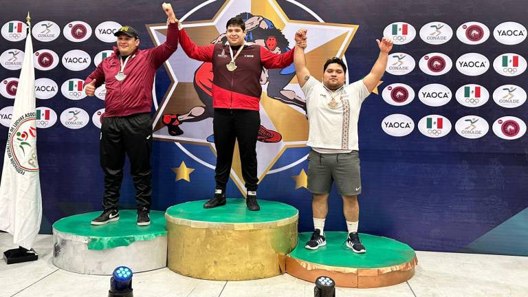 Paúl Morales, en lo más alto del podio en el Torneo Nacional Clasificatorio Grand Prix “Todos Estrellas” de Luchas Asociadas.