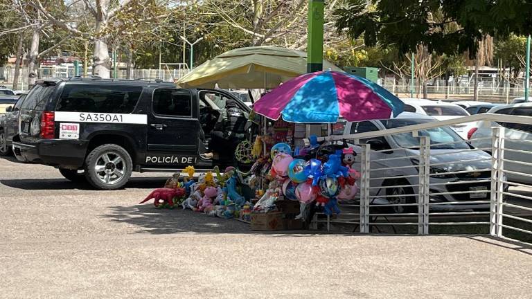 El hombre fue privado de la libertad luego de ser interceptado por dos civiles en la zona de estacionamiento del Zoológico de Culiacán.