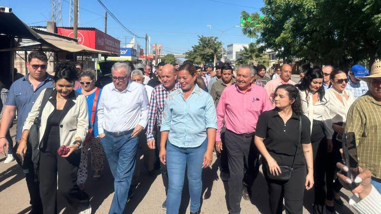 El Gobernador Rubén Rocha Moya y la Alcaldesa Evangelina Llanes realizaron un recorrido en conjunto por Juan José Ríos.