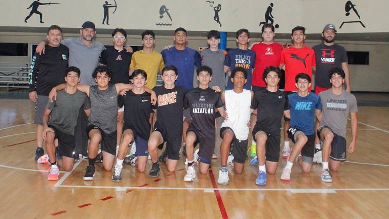 Los equipos sinaloenses de baloncesto continúan con su preparación rumbo a los Macro Regionales.
