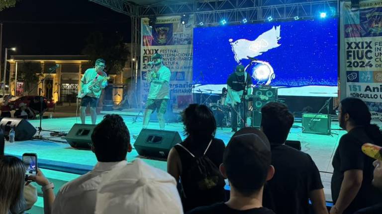 El rock sinaloense llegó a la explanada del Edificio Central de la UAS.