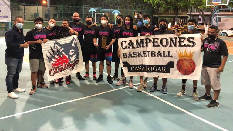 Pefobas presume su título en la categoría varonil Especial.