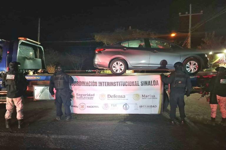 Aseguran un vehículo robado en la colonia Cuauhtémoc, en Culiacán