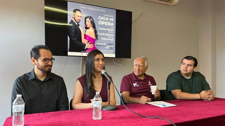 Miguel Ángel Ramírez Jardines, delegado de la zona sur del Isic y director general del Museo de Arte de Mazatlán, junto con los artistas Giovanni Carlo, quien presentará su libro “Puro Instinto” y los músicos Lucia Beyles y Carlos Rojas.