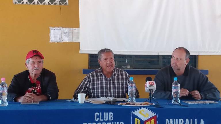 José Ángel Miramontes Cordero (centro), acompañado por Jesús López y Jesús Inda, anuncia los eventos.