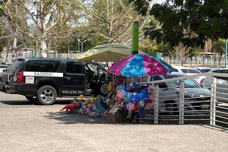 Privan de la libertad a un hombre en el estacionamiento del Zoológico de Culiacán