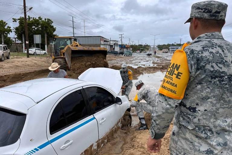Suspenden clases en Baja California Sur y Sonora por huracán Lorena; estos son los albergues habilitados