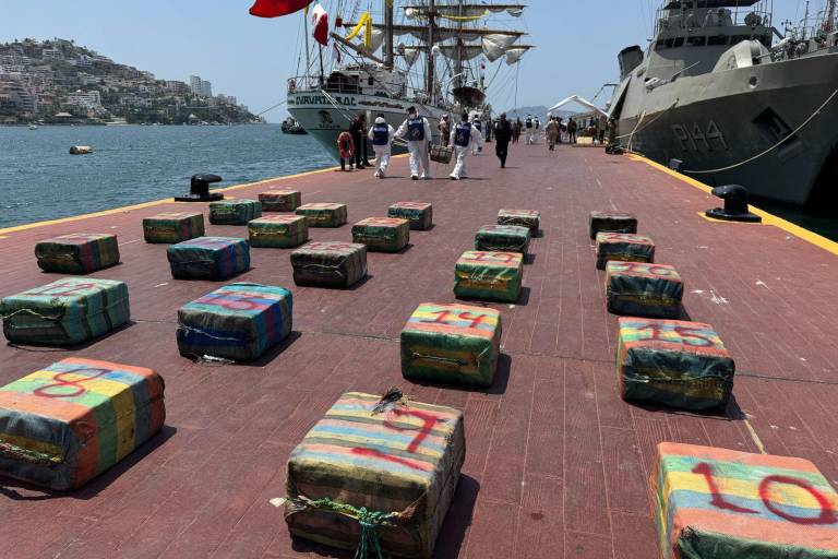 Aseguran en costas de Guerrero cerca de 1,800 kilos de cocaína