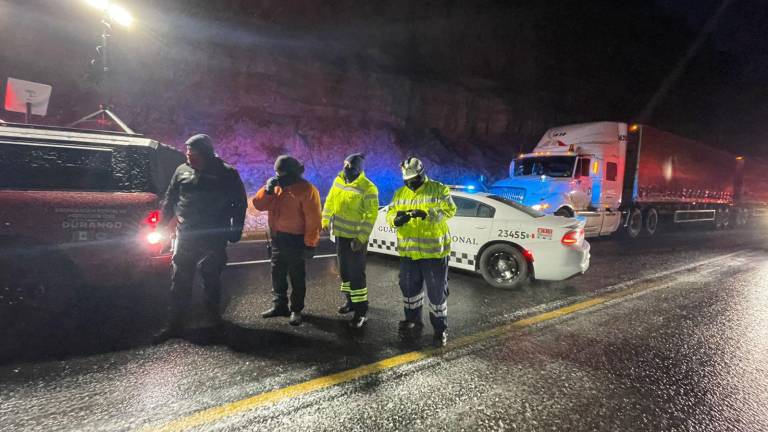 Las carreteras libre y de cuota de Mazatlán a Durango habían sido cerradas el fin de semana por las condiciones adversas provocadas por la Segunda Tormenta Invernal.