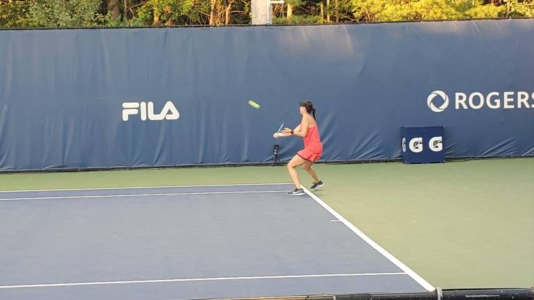 Giuliana Olmos y su compañera Gabriela Dabrowski se imponen en dos parciales.