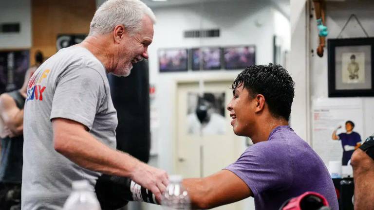 Freddie Roach confía en Jaime Munguía.