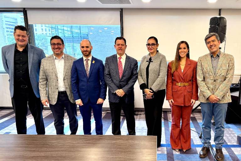 Sinaloa refuerza promoción turística en Canadá y firma convenio con WestJet para vuelos a Mazatlán