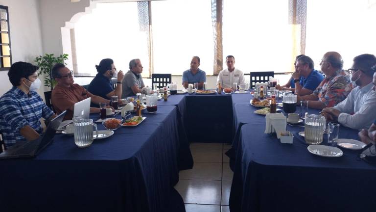 Jesús Ibarra Ramos con consejeros de Codesin zona centro.