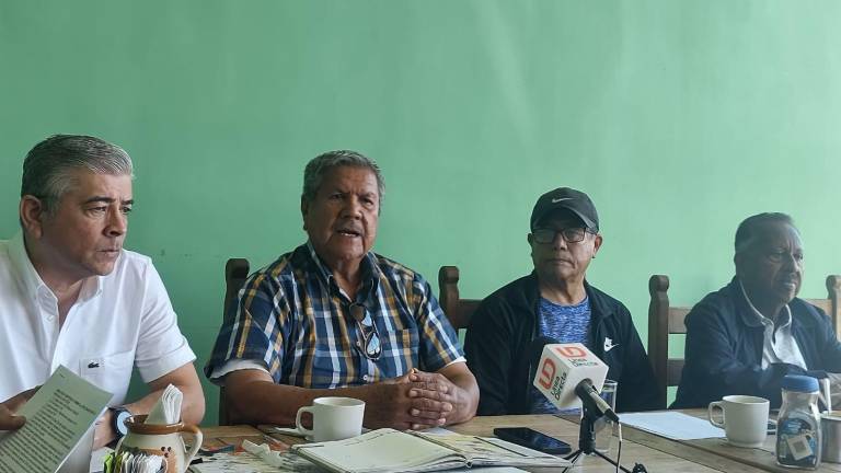 José Ángel Miramontes Cordero encabeza la conferencia de prensa.