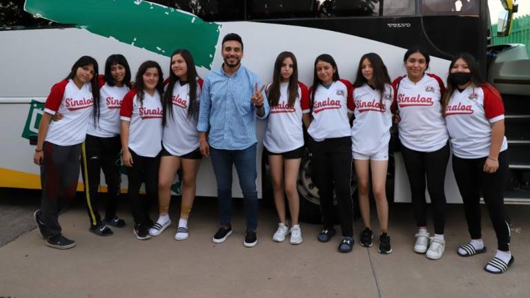 Julio Cascajares da la despedida a los equipos.