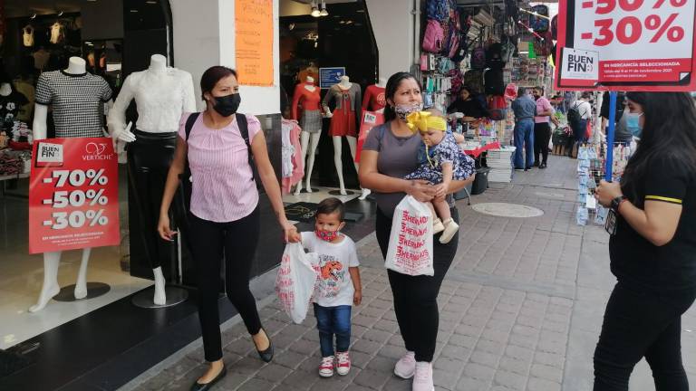 La ciudadanía aprovecha las ofertas del Buen Fin en Culiacán.
