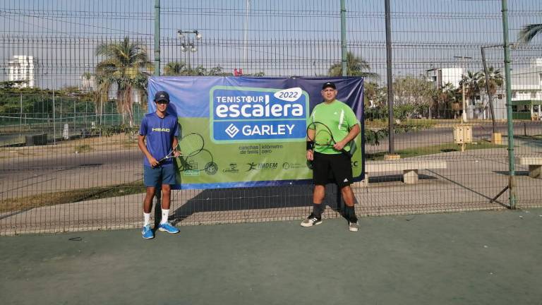 Rodrigo Morales (izq.) impone su calidad en la final.
