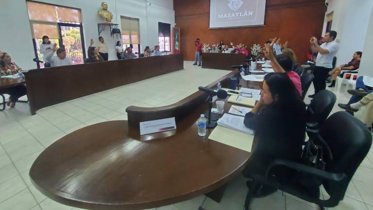 Aprueba Cabildo ampliación de horarios para venta de alcohol en Mazatlán.