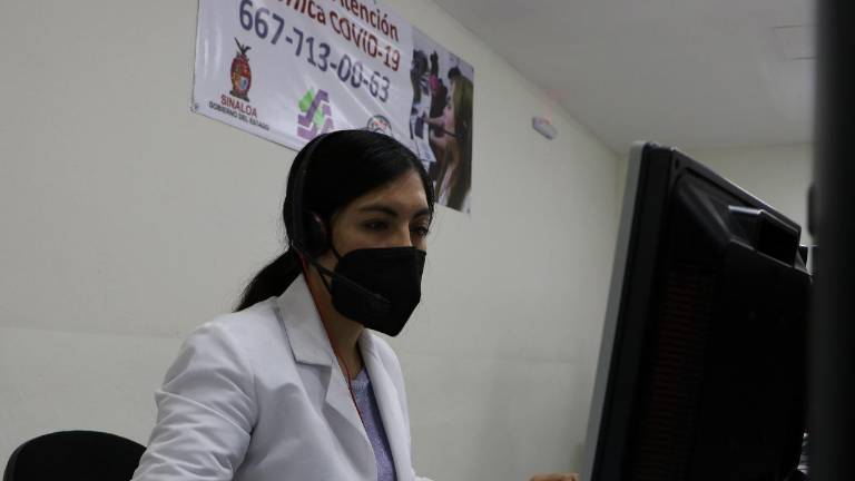 Personal que labora en la atención vía telefónica a pacientes con síntomas de Covid-19.