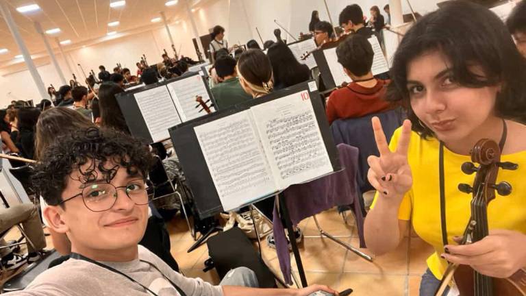 Los sinaloenses Héctor López Orrantia y Ángela Torres participan en la gira nacional de la OSIM.