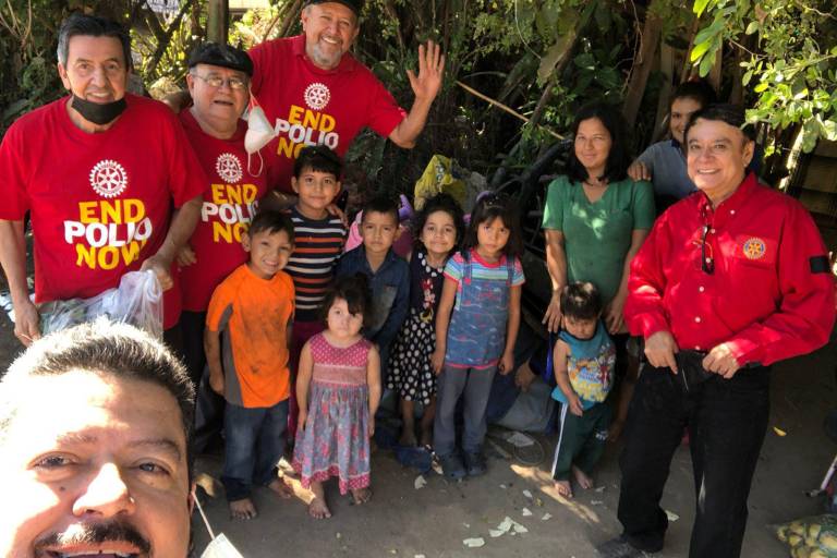 El Club Rotario Culiacán Oriente entrega despensas a familias de escasos recursos