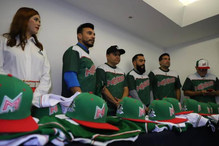 La selección mexicana U-10 recibe sus uniformes