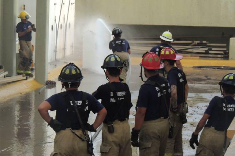 Se prepara el Cuerpo de Bomberos de Mazatlán para enfrentar emergencias en estructuras verticales