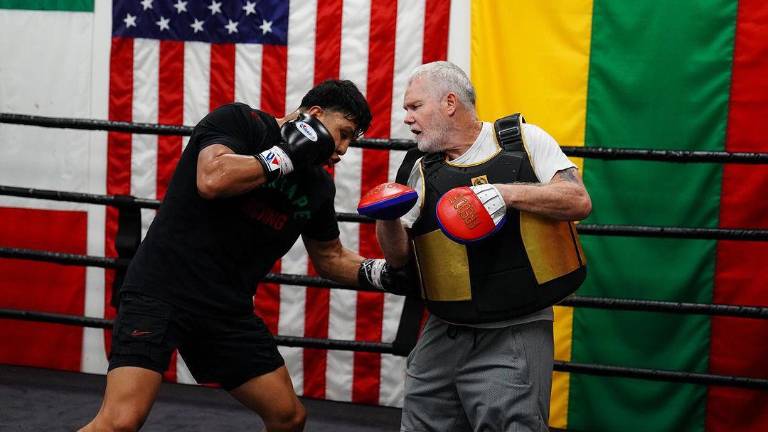 Jaime Munguía se encuentra entrenando con Freddie Roach.