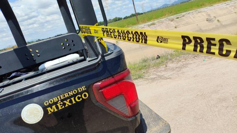 El hallazgo se reportó por un camino de terracería que se encuentra en paralelo con una obra hidráulica, en los límites con Navolato.