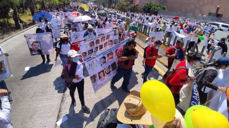 La Sedena está al pendiente de la Normal Rural, padres de los 43 estudiantes y la CETEG.