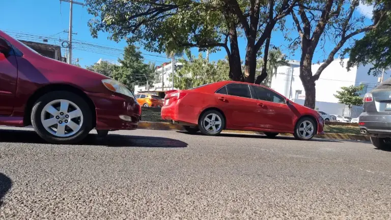 Aunque se ha logrado decomisar “ponchallantas”, hasta ahora no ha habido detenidos porque escapan a pie, dicen las autoridades.