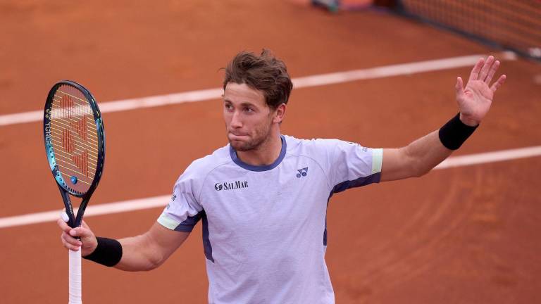 Casper Ruud se llevó la victoria en la final de Barcelona ante Stéfanos Tsitsipas.