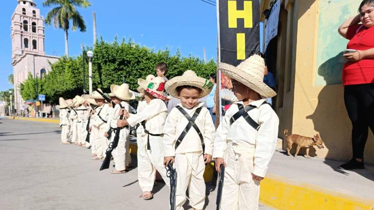 Desfile de la Revolución Mexicana en Escuinapa donde participaron escuelas de preescolar.