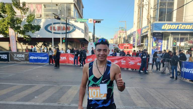 El michoacano Eduardo Acuña gana la rama varonil de los 21K.