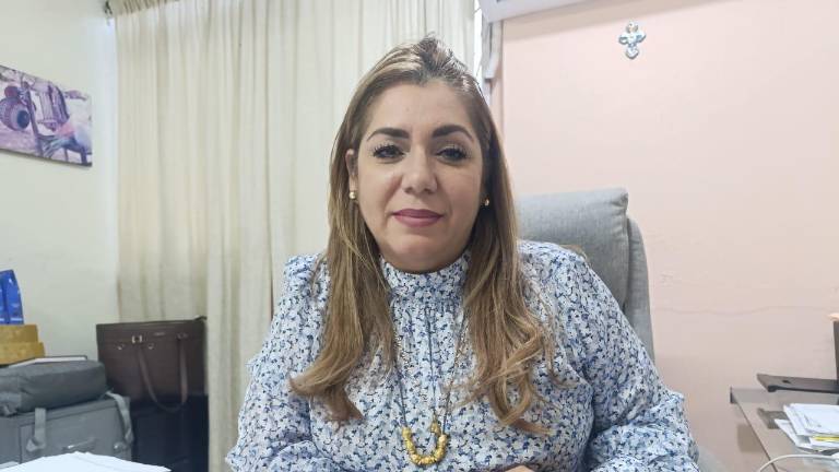 La Tesorera Municipal Isabel Ávila Olivas informa del préstamo con el que se ha podido cubrir nóminas pendientes.