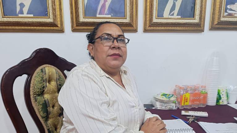 La Tesorera Municipal Felícitas Zamora Rodríguez espera que esta semana puedan saldar parte de los salarios pendientes de cubrir en el Ayuntamiento de Escuinapa.