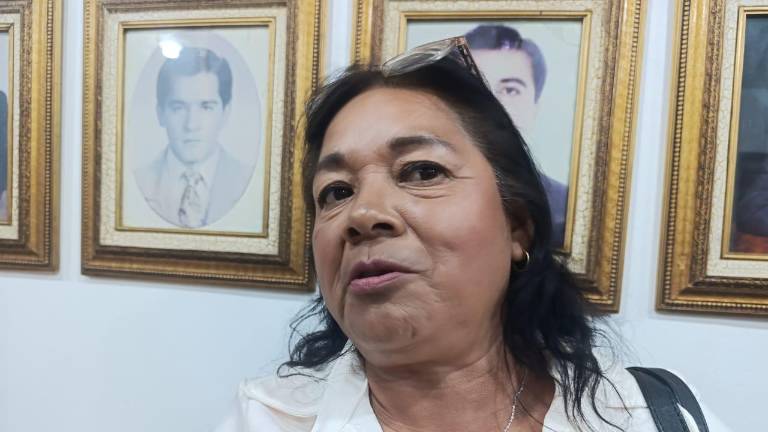 La regidora Nora Floriano Chamorro cuestiona la construcción de una carretera a El Trébol que es costosa y quedará inconclusa.