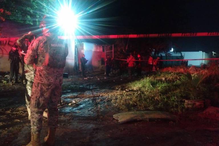 Ataque a balazos y con explosivos deja un muerto y una joven herida, en la colonia Jaripillo, en Mazatlán