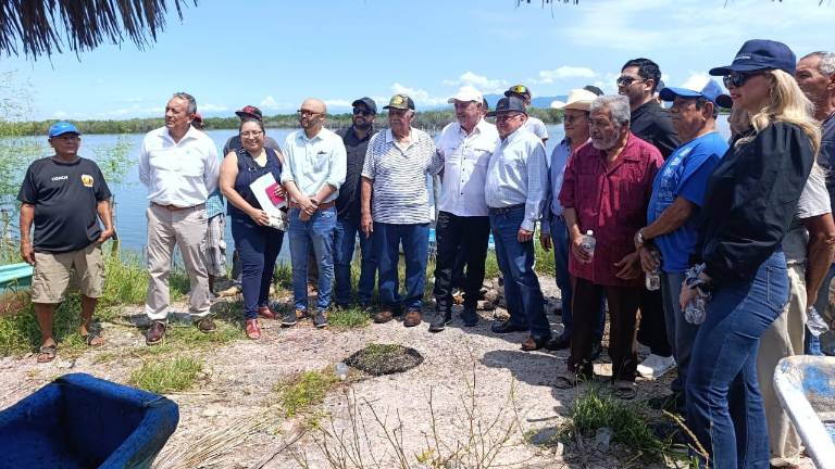 El Comisionado Nacional de Acuacultura y Pesca se reúne con pescadores de Escuinapa.