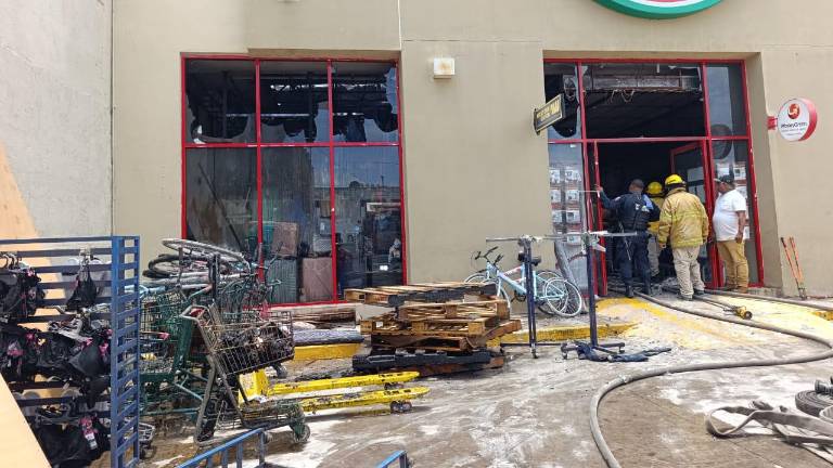 Otro incendio se registró en una tienda de autoservicio en Escuinapa.