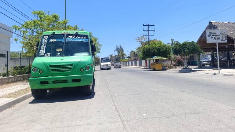 Después de que se reanudará el transporte urbano en Escuinapa, es poca la demanda que ha registrado.