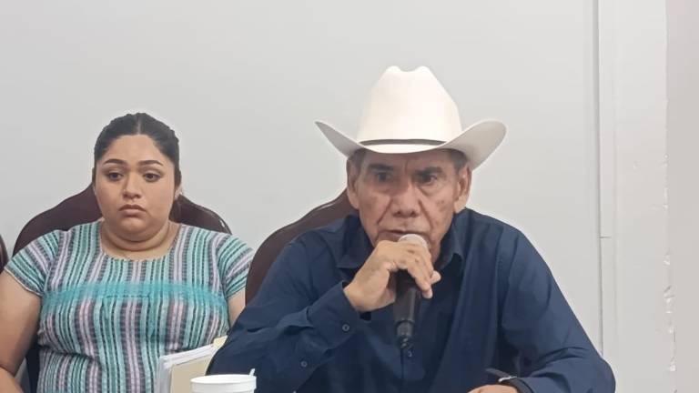 El regidor por el PT Francisco Coronado Barajas critica que en el Gobierno de Escuinapa se hagan frecuentes las renuncias voluntarias.