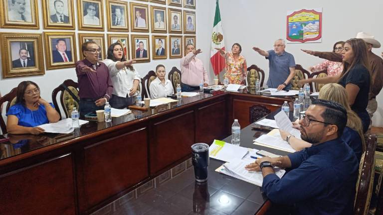 Sesión de Cabildo en Escuinapa donde regidores exponen las demandas que la población espera que se solucionen.