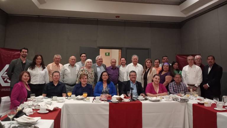 La Asociación de Colegios de Profesionistas del Estado de Sinaloa da a conocer la convocatoria para el Reconocimiento a la Trayectoria Profesional.