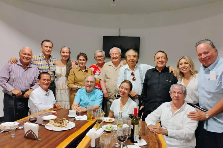 Felicitan a Gordon Campbell por su cumpleaños 80