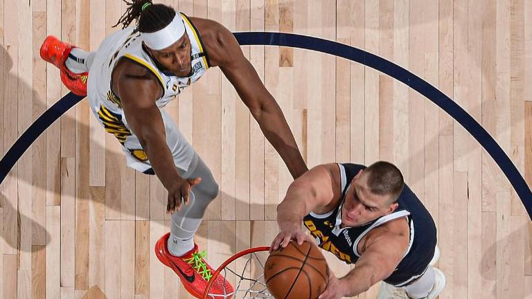 Nikola Jokic fue la figura para los Nuggets, que se impusieron a los Pacers.