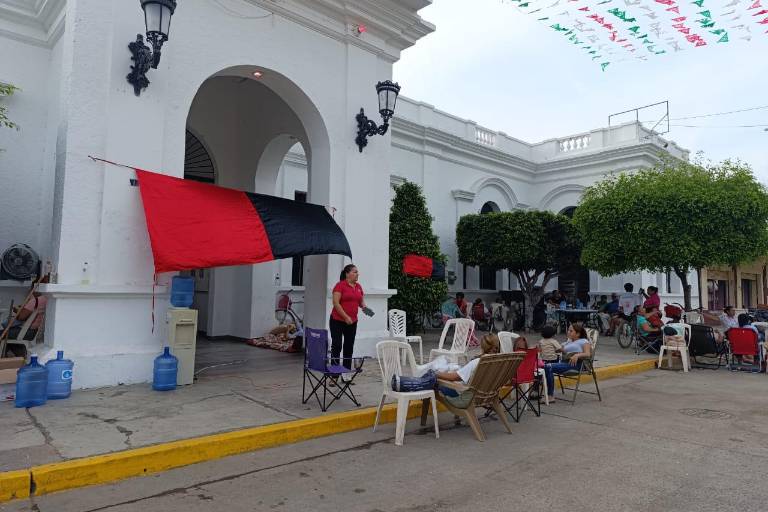 Continúa huelga en Escuinapa; trabajadores sindicalizados esperan recursos para negociar