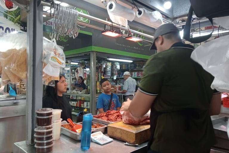 Pese a fin de curso escolar, ventas se mantienen estables en el Mercado Garmendia
