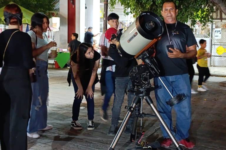 ‘El Petas’ buscaba al conejo de la luna y se enamoró del universo