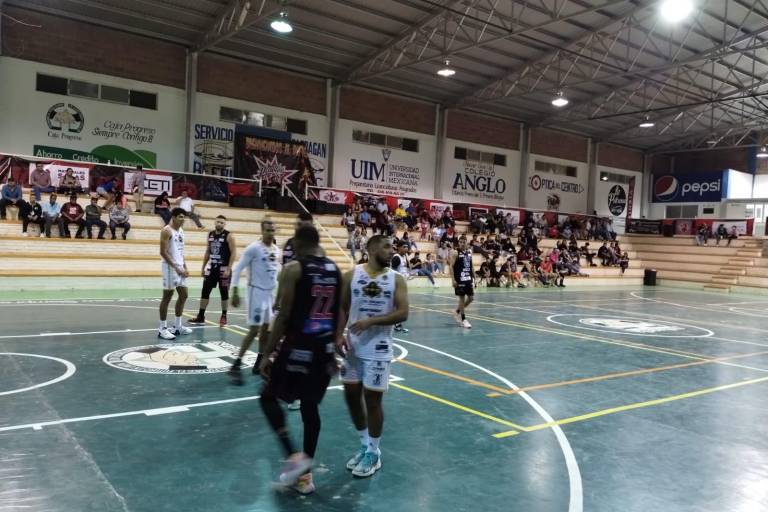 Piratas Basketball pierde en arranque de gira por Durango